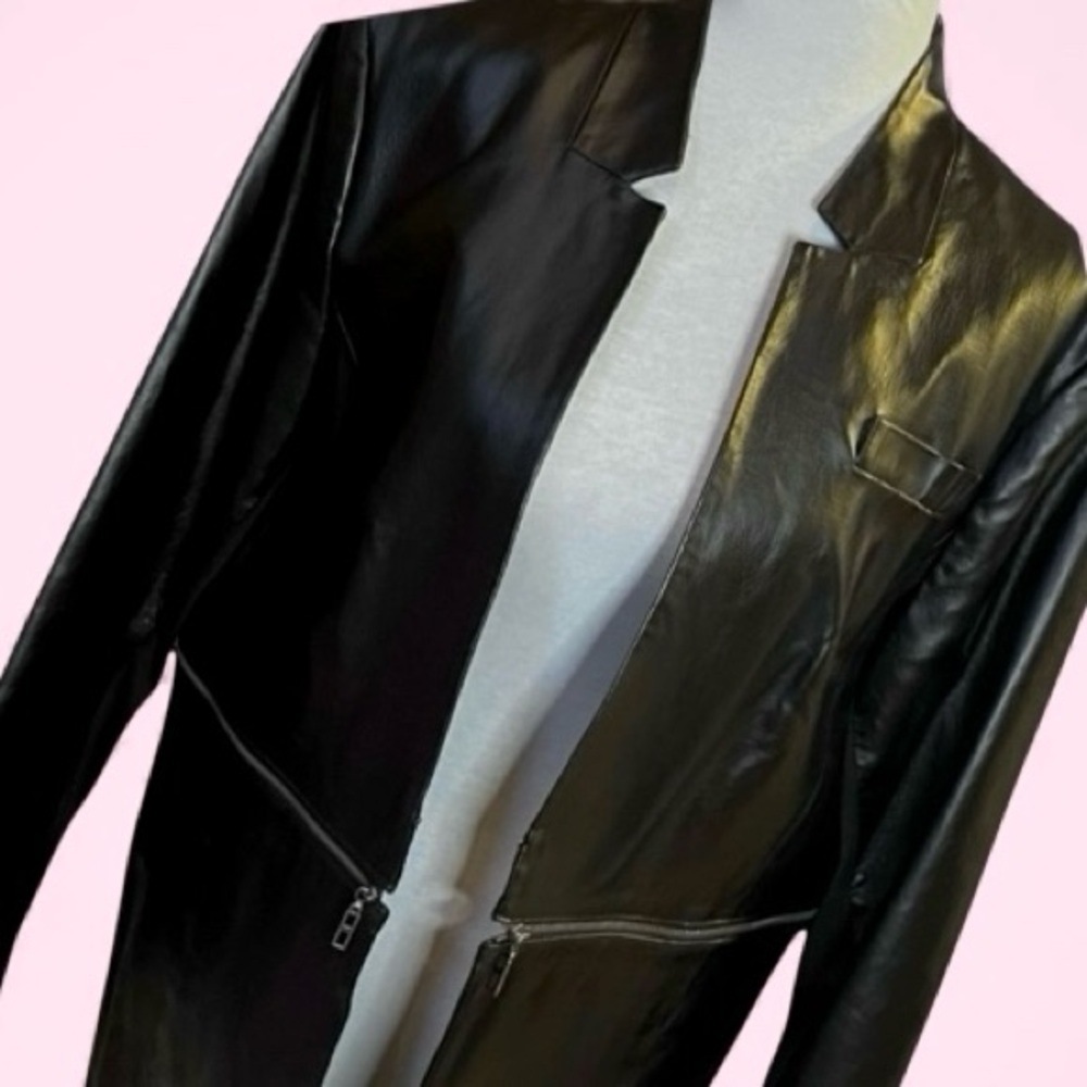 NWT Guillaume Women’s Leather Jacket Size L Black 2-in-1 Sleek Versatile Style! - Picture 6 of 10